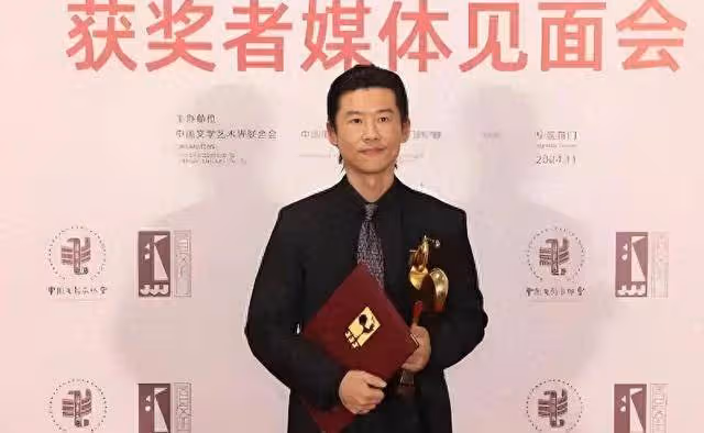 王群病逝:48年婚姻終結,王馥荔痛失愛人,王驍悲悼父親辭世