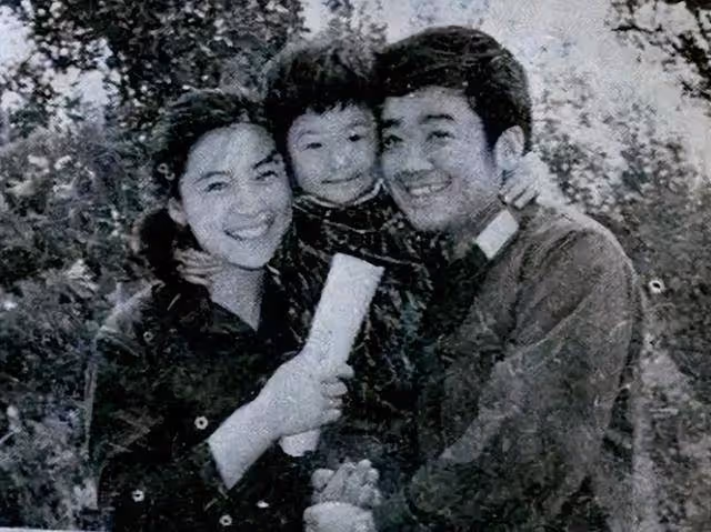 王群病逝:48年婚姻終結,王馥荔痛失愛人,王驍悲悼父親辭世