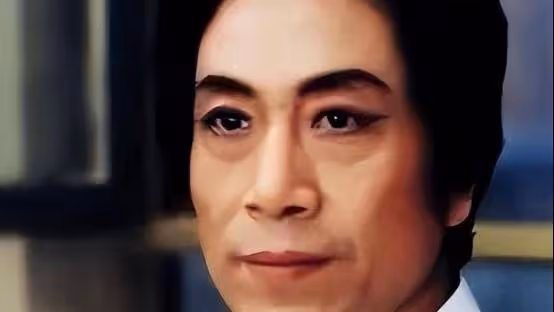 78歲王奎榮:白髮蒼蒼,子女幼小,小37歲妻子依舊風華絕代
