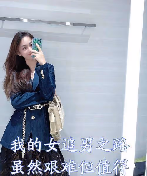 78歲王奎榮:白髮蒼蒼,子女幼小,小37歲妻子依舊風華絕代