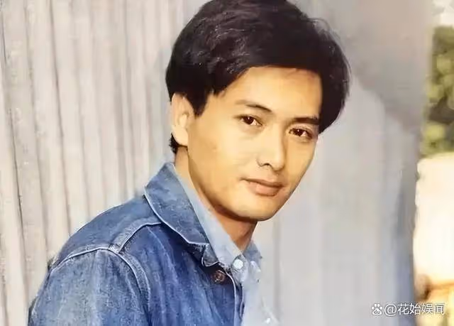 69歲周潤發近況曝光:冒雨跑步素顏出鏡,滿頭銀髮網友直呼不敢認