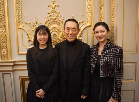 張藝謀18歲女兒將參加巴黎名舞會,選二哥做舞伴,陳婷熬出頭了
