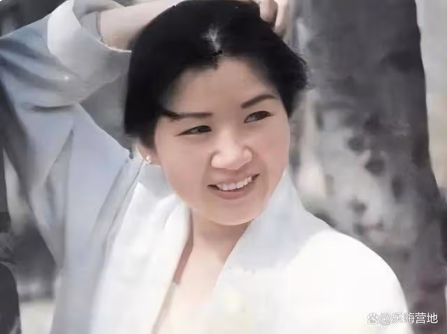 國家一級演員,戲裡兒孫滿堂,戲外無兒女,一生獻事業她終身未育