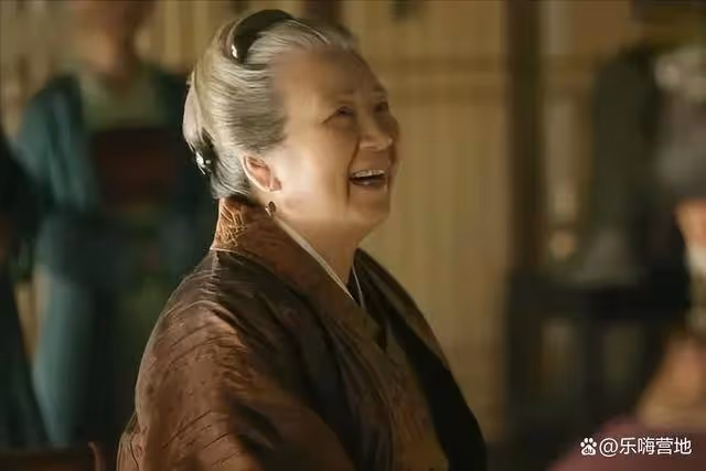 國家一級演員，戲裡兒孫滿堂，戲外無兒女，一生獻事業她終身未育