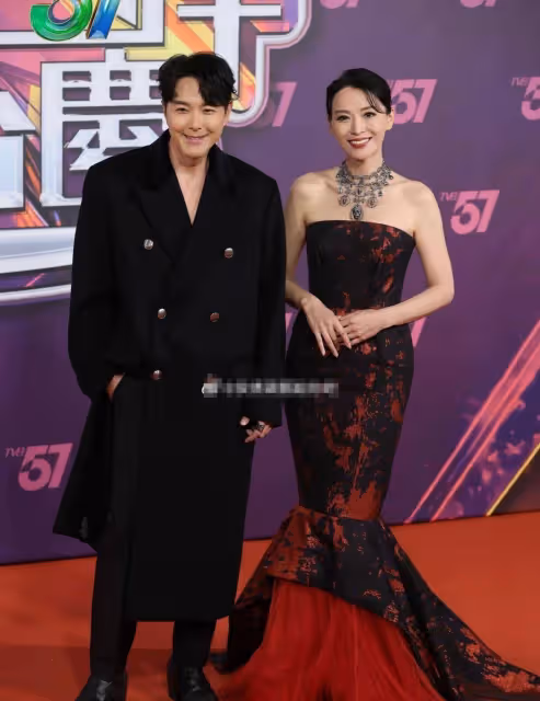 TVB 57周年慶典星光熠熠,蔡思貝三換造型驚艷,塗毓麟攜女友亮相