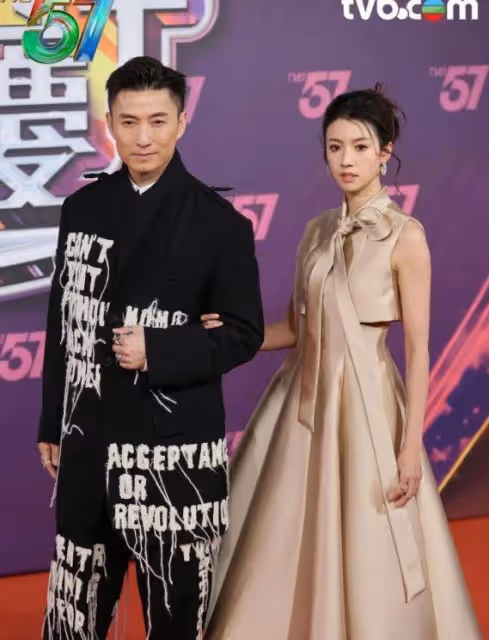 TVB 57周年慶典星光熠熠,蔡思貝三換造型驚艷,塗毓麟攜女友亮相
