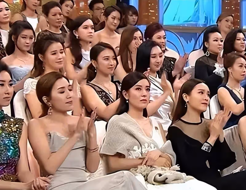 TVB 57周年慶典星光熠熠,蔡思貝三換造型驚艷,塗毓麟攜女友亮相