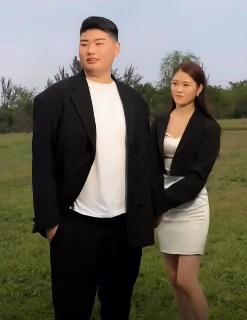 大衣哥送孫兒玩具,兒媳婦陳萌懂得謙讓,一家人好溫馨
