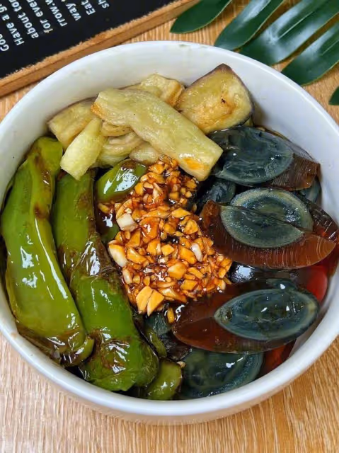 秋燥最下飯開胃的「虎椒皮蛋」