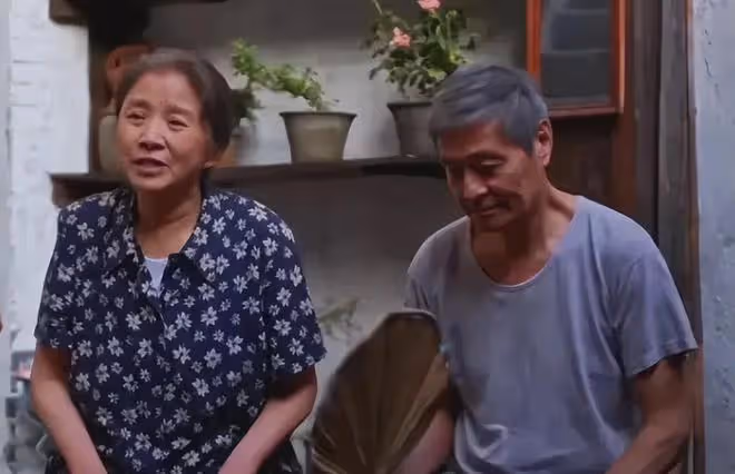 原來他們是夫妻，因戲生情恩愛40年，演完《小巷人家》終於紅了