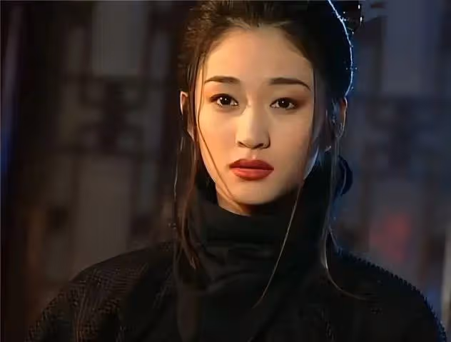 48歲李小冉展露好身材!嫁給男閨蜜7年後,她被寵成了公主……
