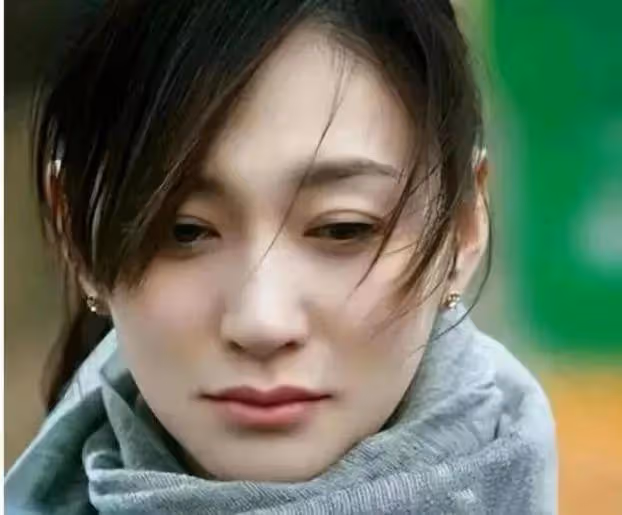 48歲李小冉展露好身材!嫁給男閨蜜7年後,她被寵成了公主……