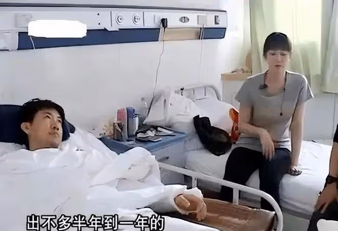 48歲李小冉展露好身材!嫁給男閨蜜7年後,她被寵成了公主……