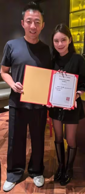 恭喜!汪小菲成為北京大學導師,夫妻一起曬榮譽證書