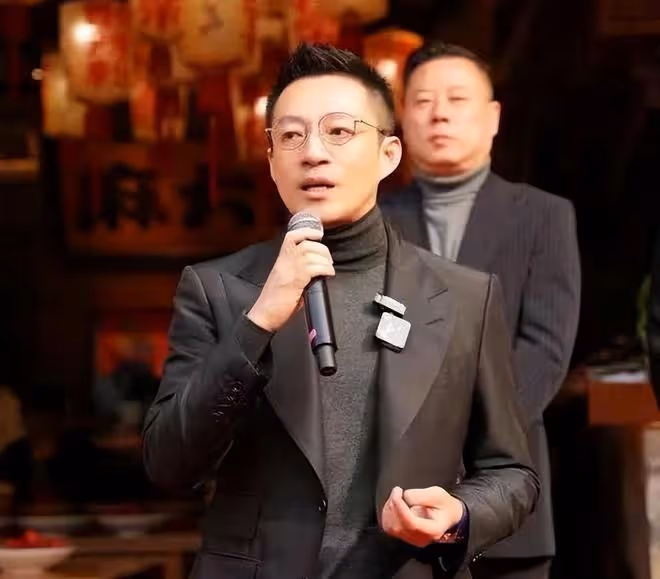 恭喜!汪小菲成為北京大學導師,夫妻一起曬榮譽證書
