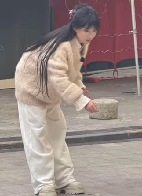 34歲李子柒和34歲王冰冰站在一起,我才徹底明白,什麼叫相由心生