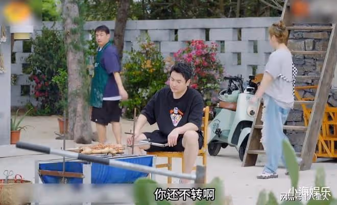 沈騰落井下石!新綜藝再內涵黃磊,金晨笑得睜不開眼,兩人多次較勁