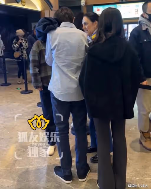 最帥星二代!劉燁妻子現身電影首映,14歲諾一比媽高,霓娜長腿搶鏡