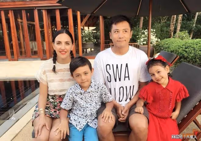 最帥星二代!劉燁妻子現身電影首映,14歲諾一比媽高,霓娜長腿搶鏡