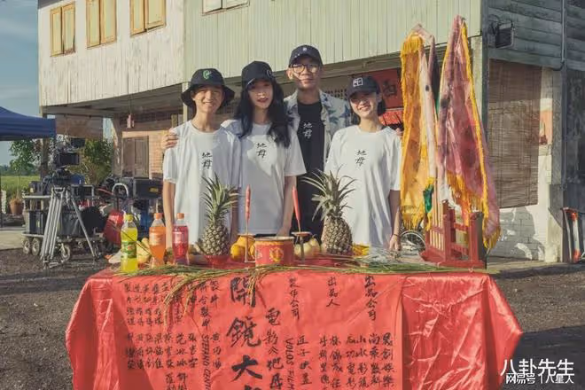李易峰計劃復出!終於發文認錯求原諒,打扮怪異把機場當自己的秀場