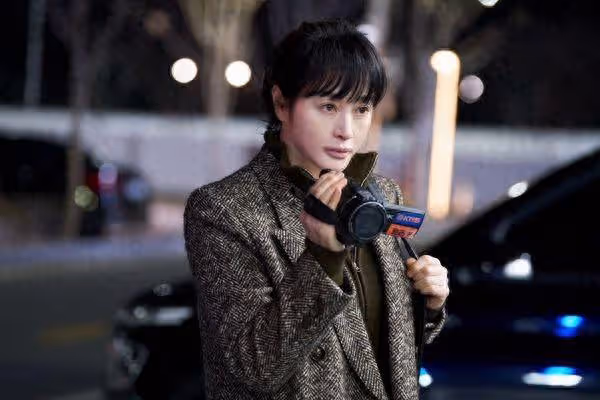新加坡直擊/金憓秀深V「上下全開」 走一步白皙長腿被看光!