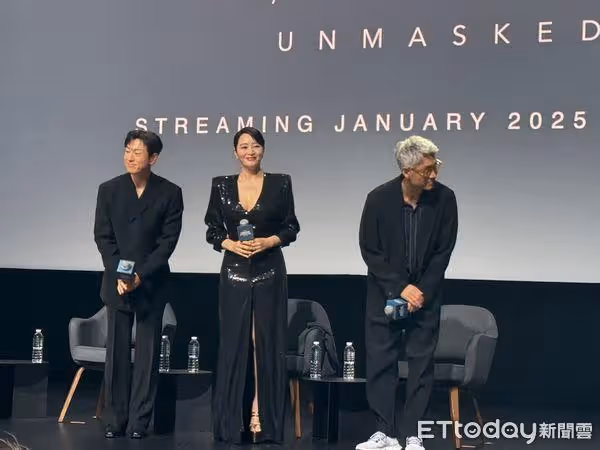新加坡直擊/金憓秀深V「上下全開」 走一步白皙長腿被看光!