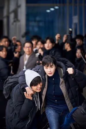 新加坡直擊/金憓秀深V「上下全開」 走一步白皙長腿被看光!