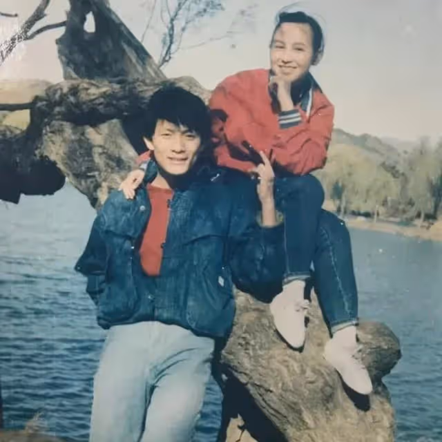 她19歲跟導演私奔，住出租房，接連生下孩子，丈夫拍戲捧紅她！