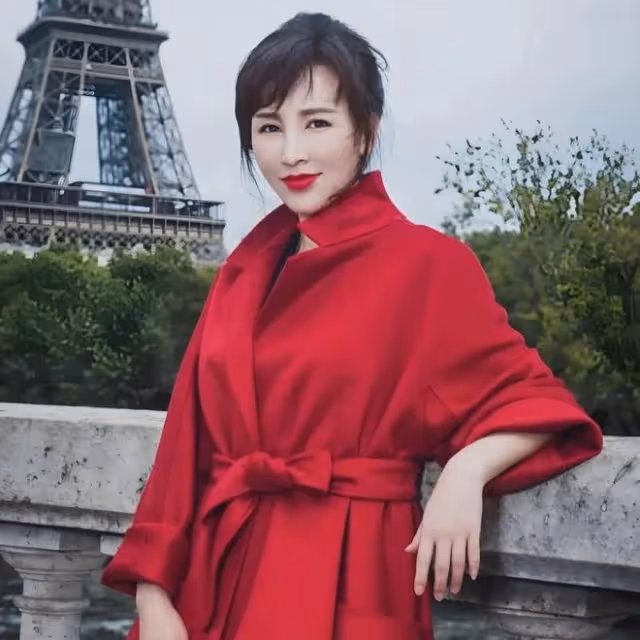 她19歲跟導演私奔，住出租房，接連生下孩子，丈夫拍戲捧紅她！