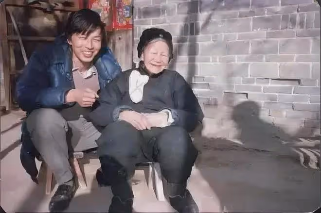 他曾譏諷李嘉誠,怒懟陳凱歌,但對自己的女兒卻不願多說幾句話…