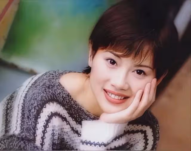 53歲陳松伶暴瘦到90斤,和丈夫張鐸像兩輩人,如今幸福嗎?