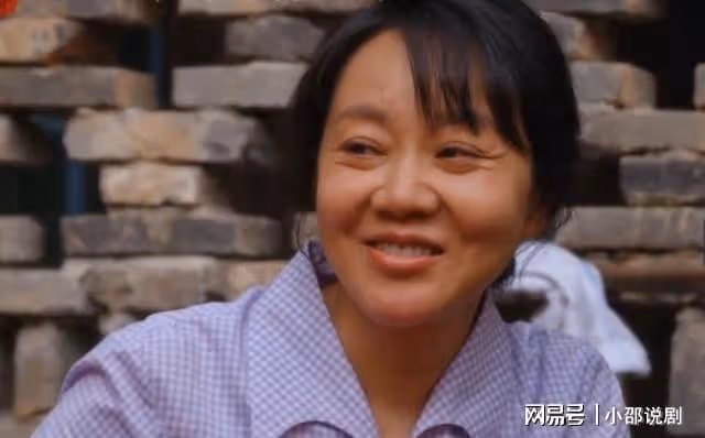 直到黃玲銀行卡餘額曝光,莊奶才知她說話硬氣不只因孩子