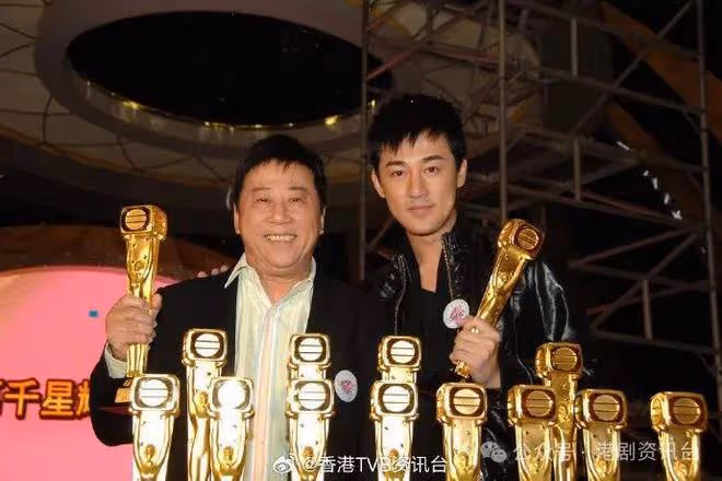 前TVB一哥壓軸出場掀熱議!回顧由Chok到被「嫌棄」變頂流歌手之路