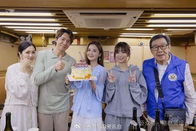 蔡卓妍獲劇組驚喜送現金慶生!張繼聰被踢爆笑到「扭親頸」