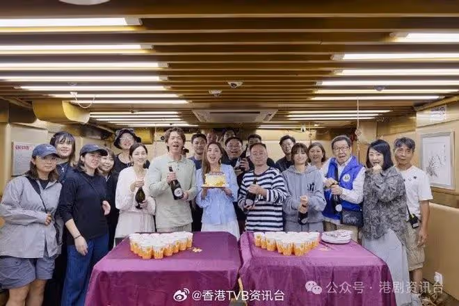 蔡卓妍獲劇組驚喜送現金慶生!張繼聰被踢爆笑到「扭親頸」