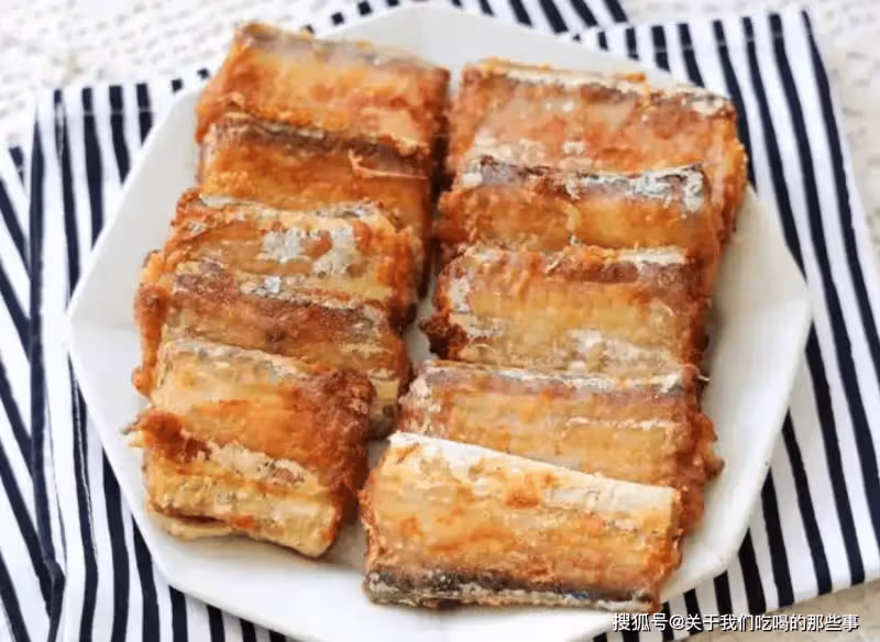 煎帶魚最忌直接下鍋!教你一招,保證帶魚不粘鍋,外酥里嫩香味足