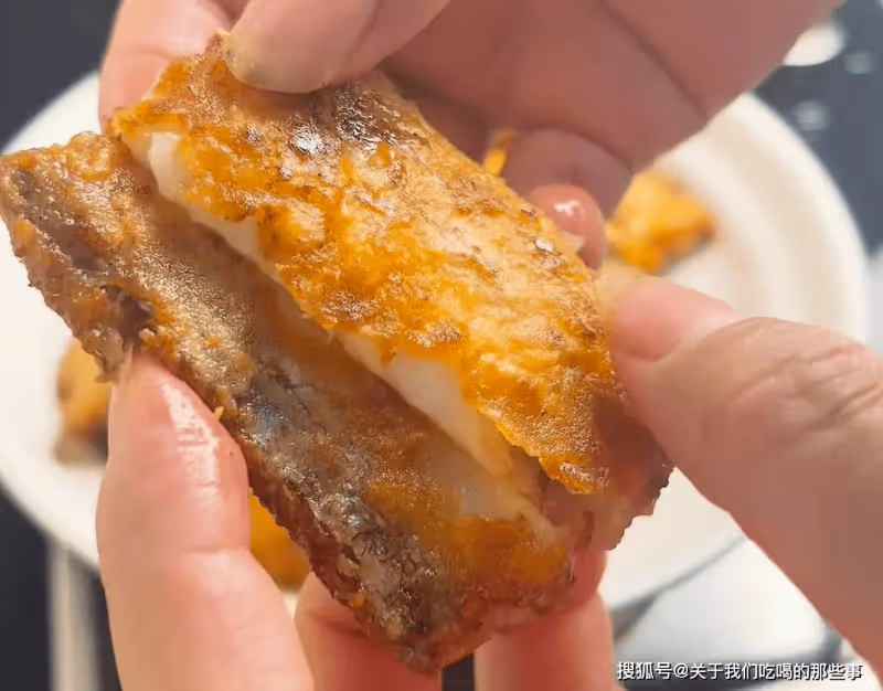 煎帶魚最忌直接下鍋!教你一招,保證帶魚不粘鍋,外酥里嫩香味足