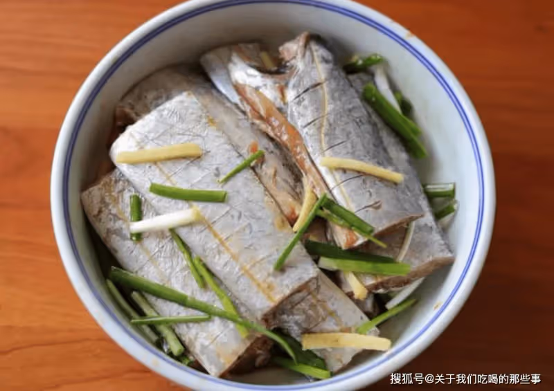 煎帶魚最忌直接下鍋!教你一招,保證帶魚不粘鍋,外酥里嫩香味足