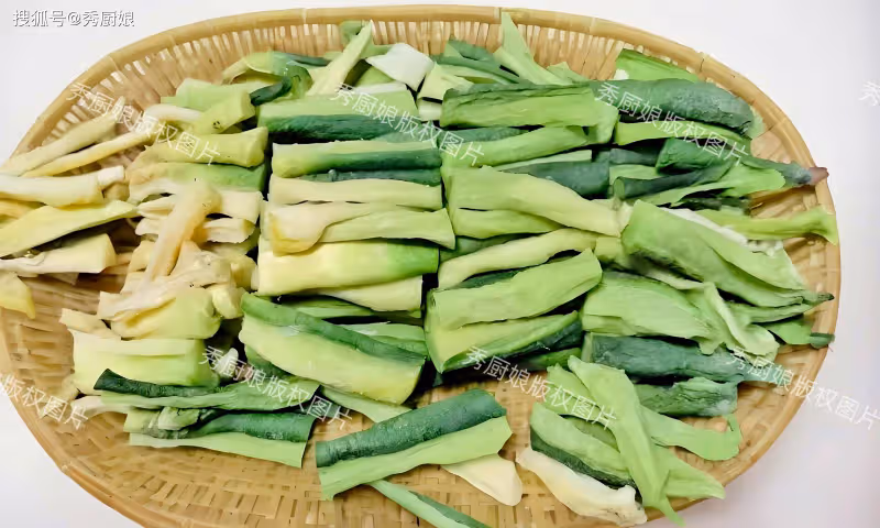 「冬天吃一根,腿腳站穩跟」,買20斤一曬一腌,隨吃隨取,超下飯
