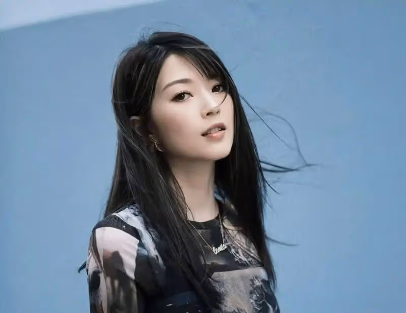 香港人氣女星連詩雅宣布離巢TVB,家中風水好,與老公準備生二胎