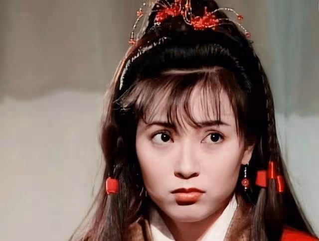 感情坎坷!54歲前TVB女星兩度豪門夢碎,今仍單身與愛犬相依為伴