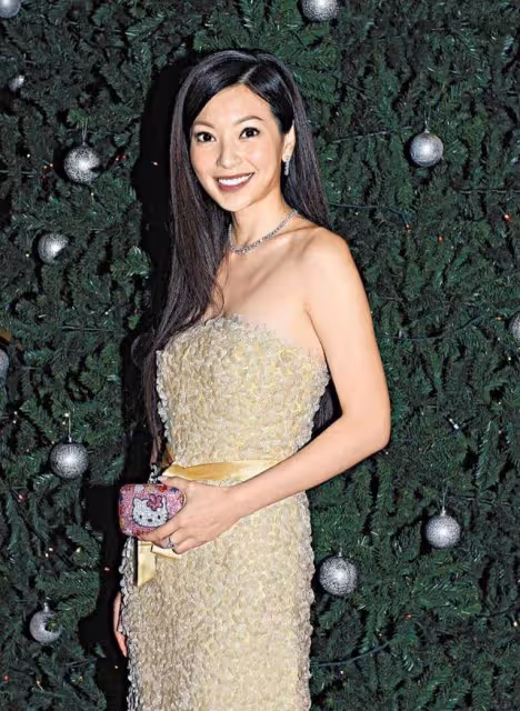 感情坎坷!54歲前TVB女星兩度豪門夢碎,今仍單身與愛犬相依為伴