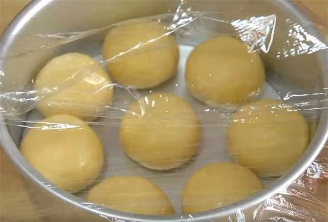 想吃麵包不會做?學會這2種懶人做法,不用揉膜,鬆軟拉絲又解饞
