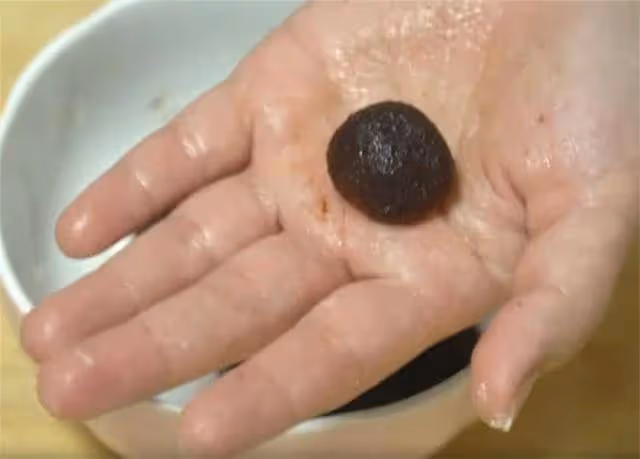 手不碰面,教你做懶人炸糕,不露餡不破皮,一個勺子就搞定,解饞