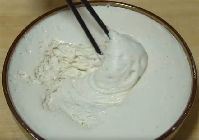 手不碰面,教你做懶人炸糕,不露餡不破皮,一個勺子就搞定,解饞