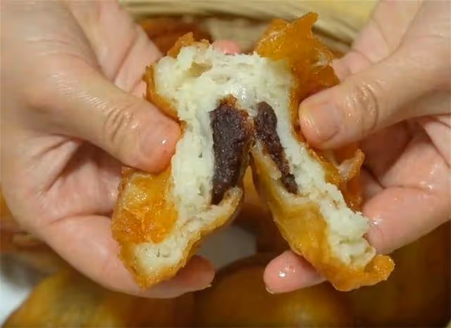 手不碰面,教你做懶人炸糕,不露餡不破皮,一個勺子就搞定,解饞