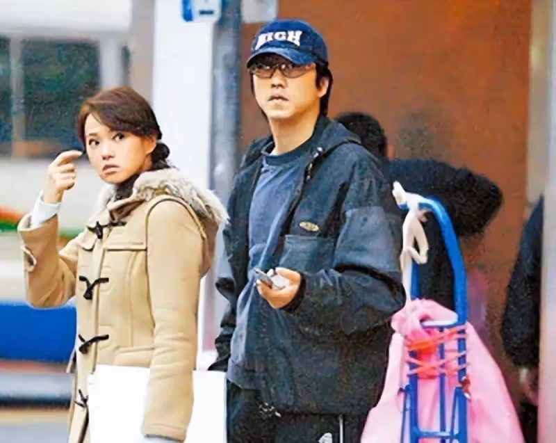 63歲庾澄慶曬與老婆合照，氣質不輸伊能靜，49歲徐若瑄驚喜同框