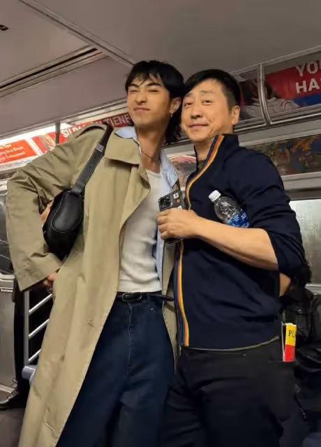 63歲庾澄慶曬與老婆合照，氣質不輸伊能靜，49歲徐若瑄驚喜同框