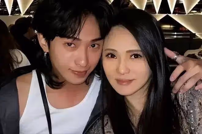 63歲庾澄慶曬與老婆合照，氣質不輸伊能靜，49歲徐若瑄驚喜同框