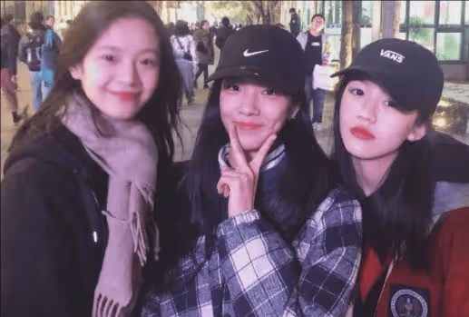 李庚希莊達菲向涵之是一個公司的嗎?三里屯姐妹花鬧掰了嗎